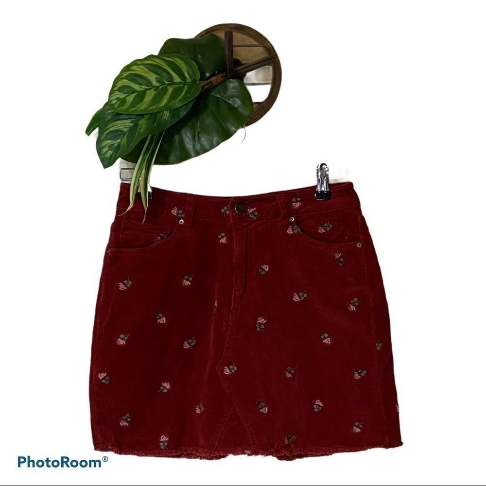❤️Coco + Jaimeson Emroidered Mini Skirt (27)